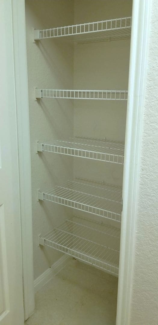 Building Photo - Updated 2x2 condo 1121 square feet, vinyl ...