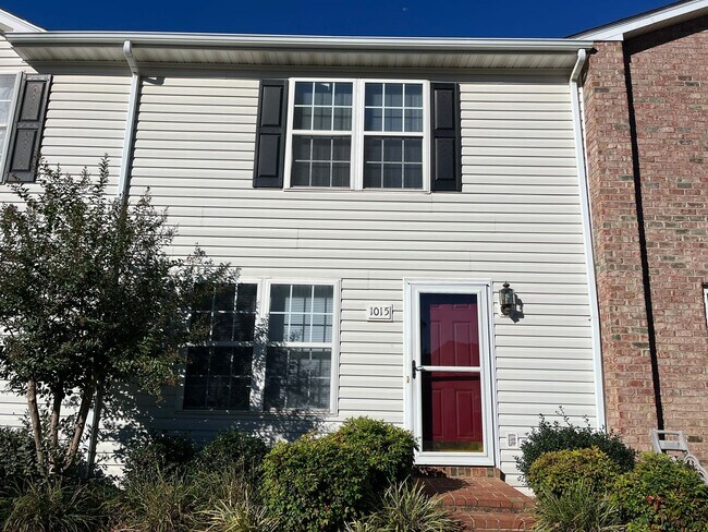 Primary Photo - Ashwood Townhomes in Forest, VA