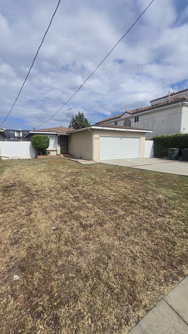 Building Photo - 22310 Meyler St