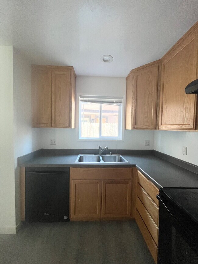 Building Photo - 2205 15th Ave