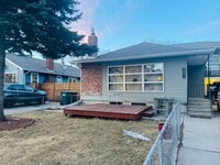 Building Photo - 2 Bedroom 1 Bath w/ Off Street Parking & Laundry