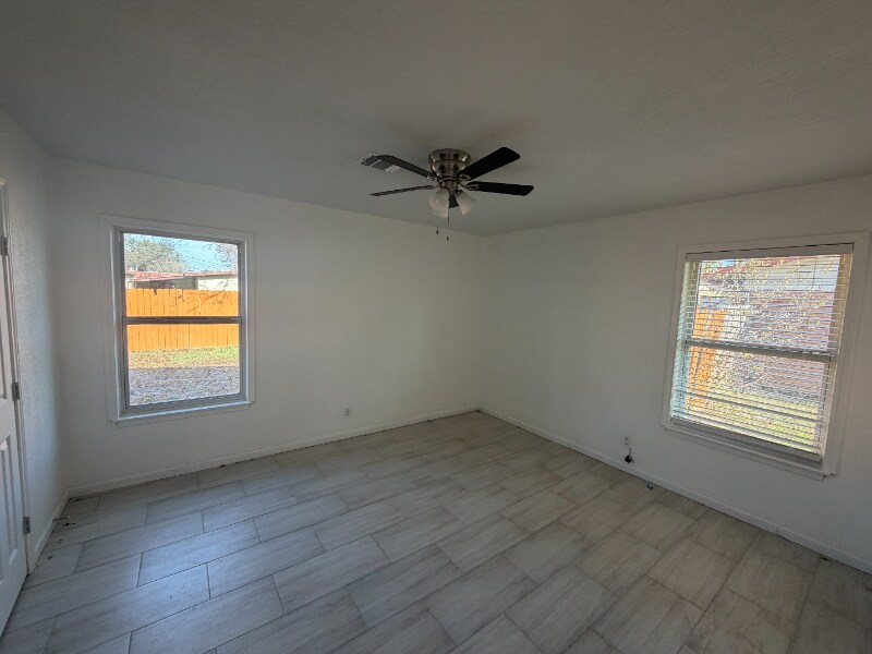 Building Photo - 229 E Langley Blvd