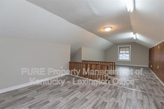 Building Photo - 200 Floral Park