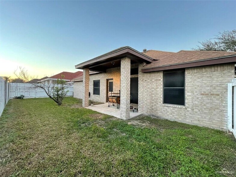 Building Photo - 4901 La Vista St