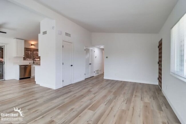 Building Photo - Charming 3Bdm 2Ba Home in Spring Valley!