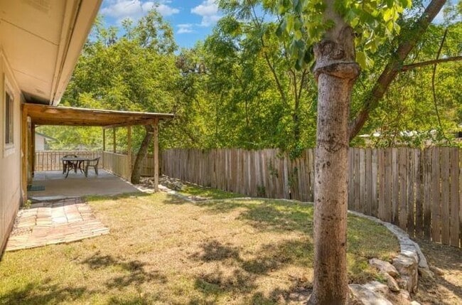 Building Photo - 2121 Trede Dr