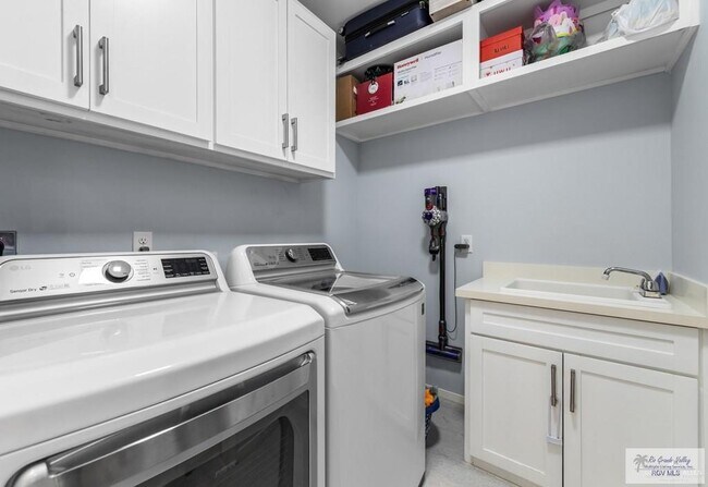 Building Photo - 32 Stone Oak Dr