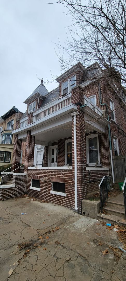 Building Photo - 1441 Linden St