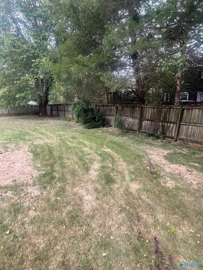 Building Photo - 1808 Hollytree Dr NW