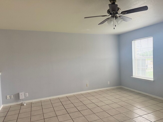 Building Photo - 10607 Shaenview