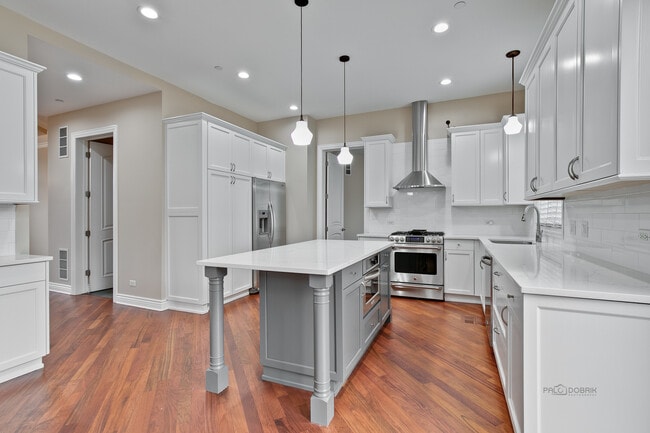 Building Photo - 7229 Roxbury Ct