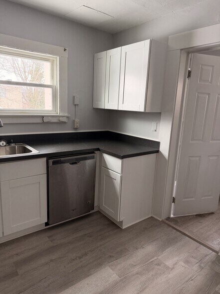 Building Photo - 412 Hillview Plz