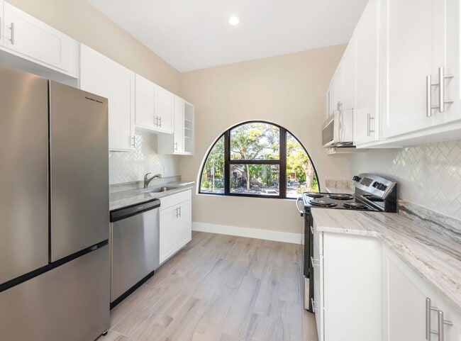 Building Photo - P201 - #9A Holiday Inn