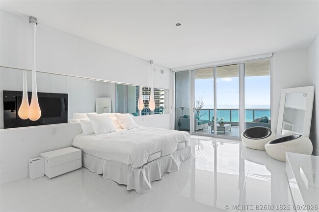 Building Photo - 5959 Collins Ave