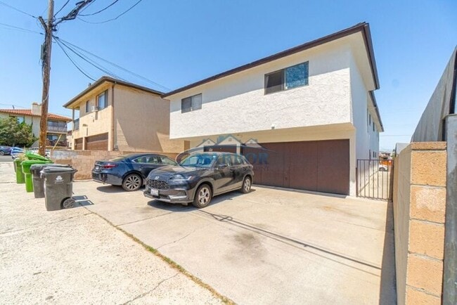 Building Photo - 789 W 18th St