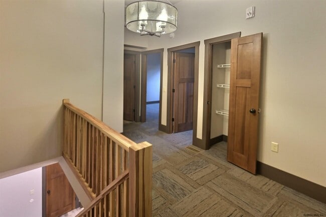 Building Photo - 34 William St