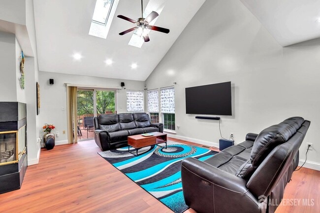 Building Photo - 10 Sawgrass Ct