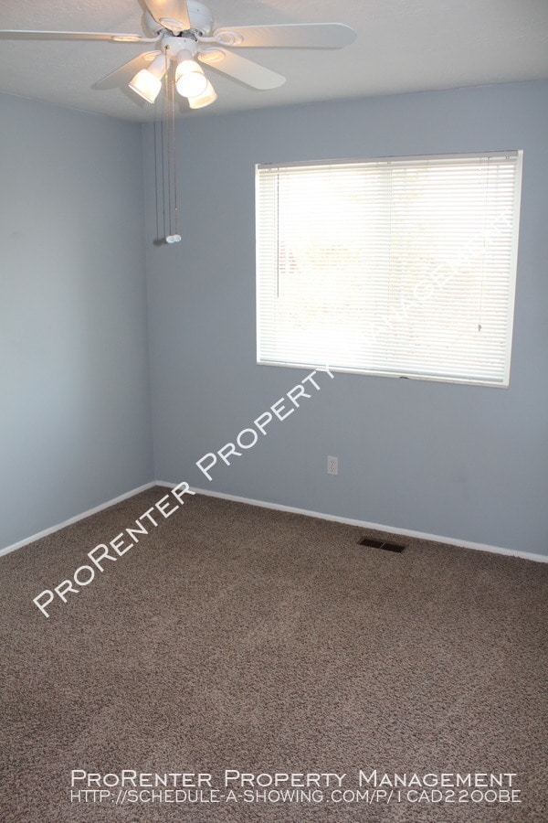 Building Photo - 1530 E Heather Cir