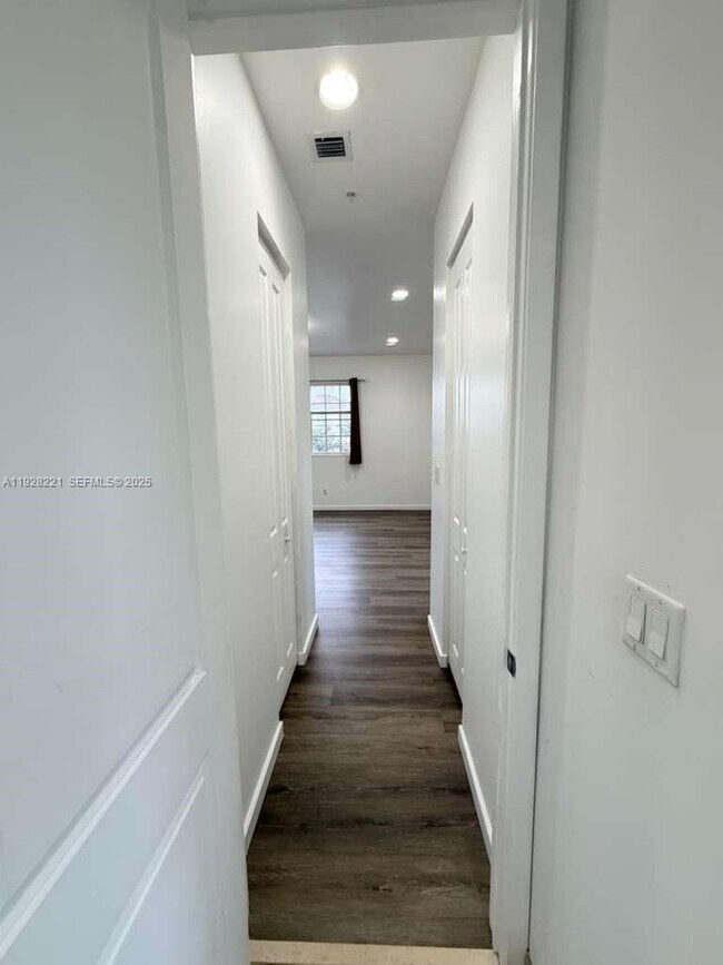 Building Photo - 2735 SW 81st Terrace