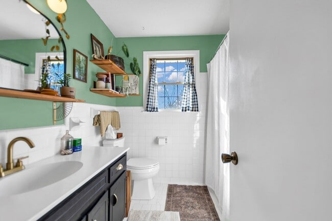 Building Photo - 284 Stephanie Dr