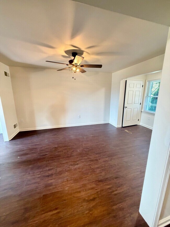 Building Photo - 33 Park View Dr