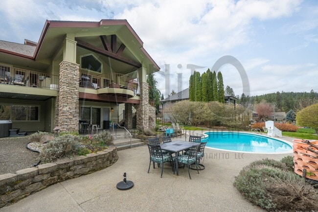 Building Photo - 115 E Meadowlane Rd