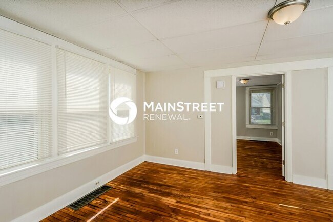 Building Photo - 3 Bedroom Pet-Friendly Home in Louisville,...