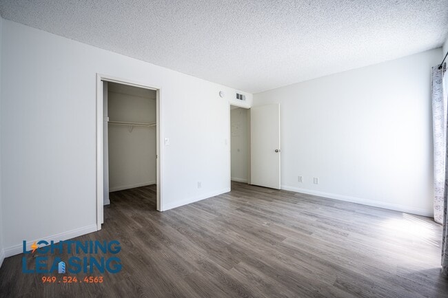 Building Photo - 14201 Victory Blvd