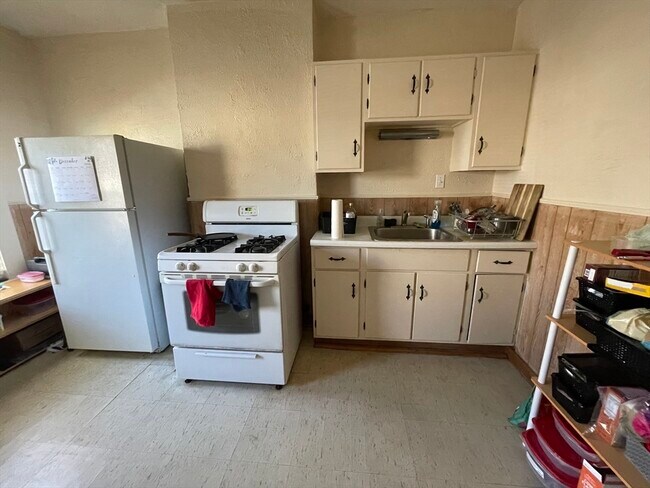 Building Photo - 155 Pearl St