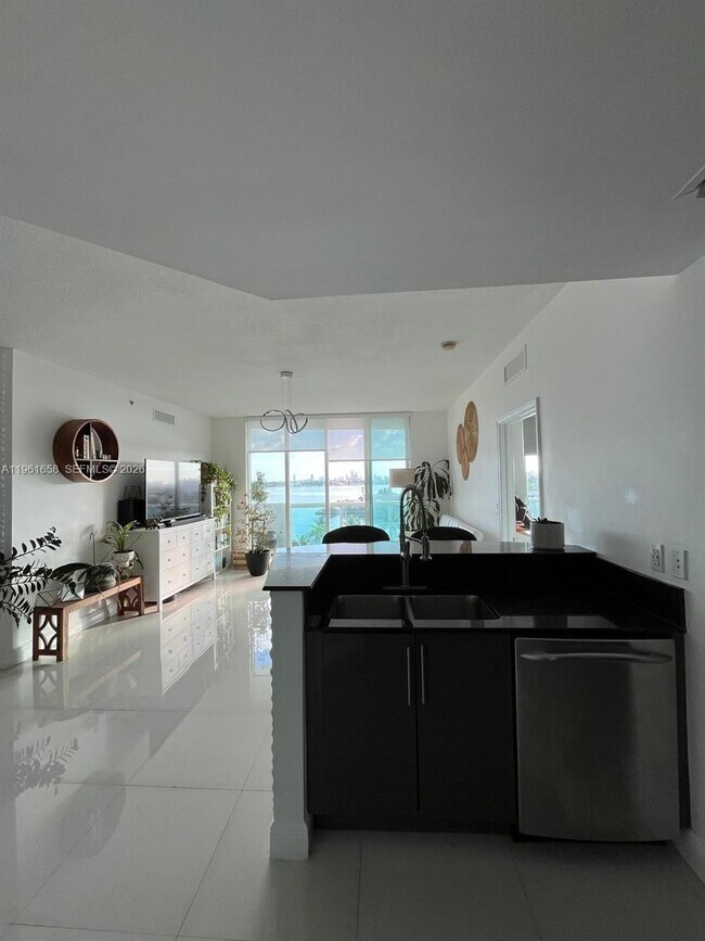 Building Photo - 7910 Harbor Island Dr