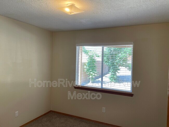 Building Photo - 2205 Sunstone Dr NW