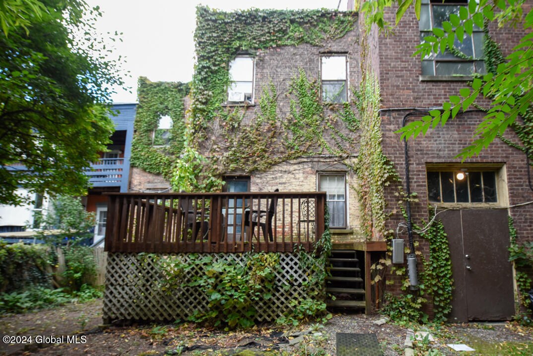 Building Photo - 285 Lark St