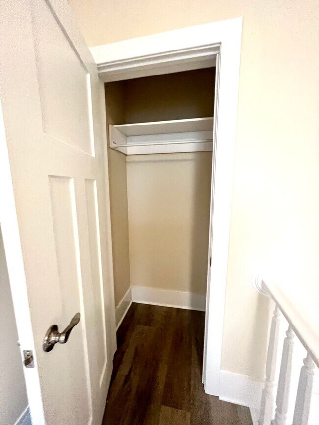 Building Photo - 933 - 320/322 Boggs Avenue