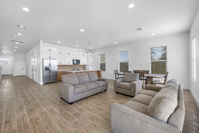 Building Photo - 510 Rd 5844