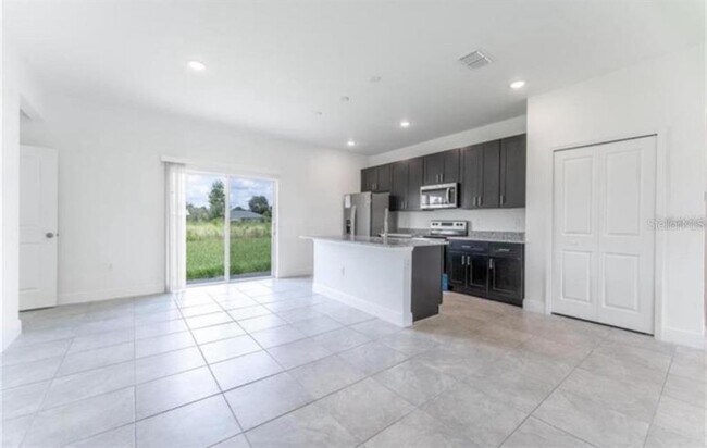 Building Photo - 700 Wombat Way