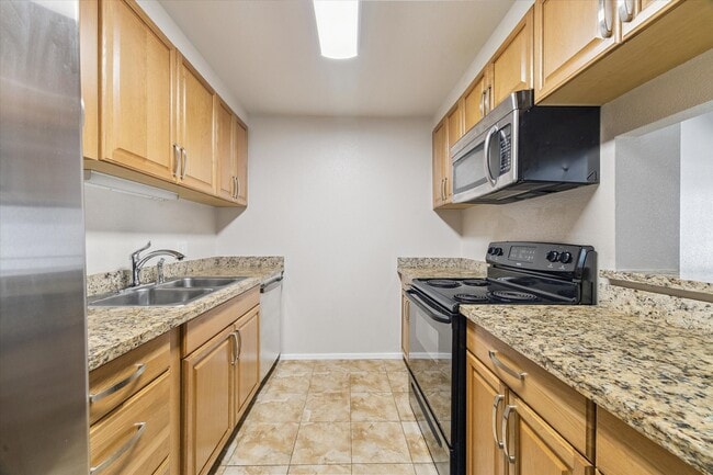 Building Photo - 1819 Augusta Dr