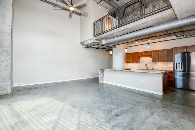 Building Photo - 2000 Bagby St