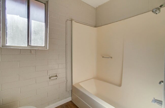 Building Photo - 342 W Taylor Ave