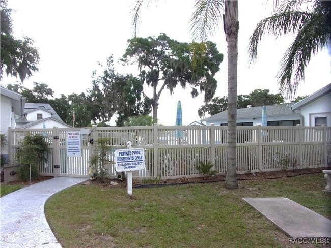 Building Photo - 470 Siesta Terrace
