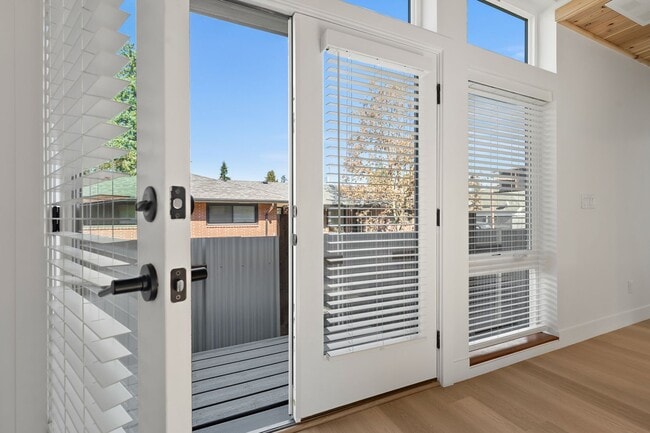 Building Photo - Morris Street Commons Modualr Living! 2/1 55+ Community Living!