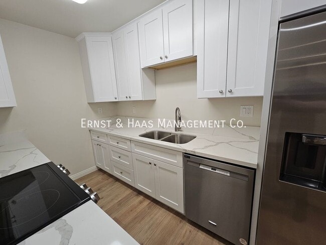 Building Photo - Lovely  Renovated 1 Bedroom Apartment in P...