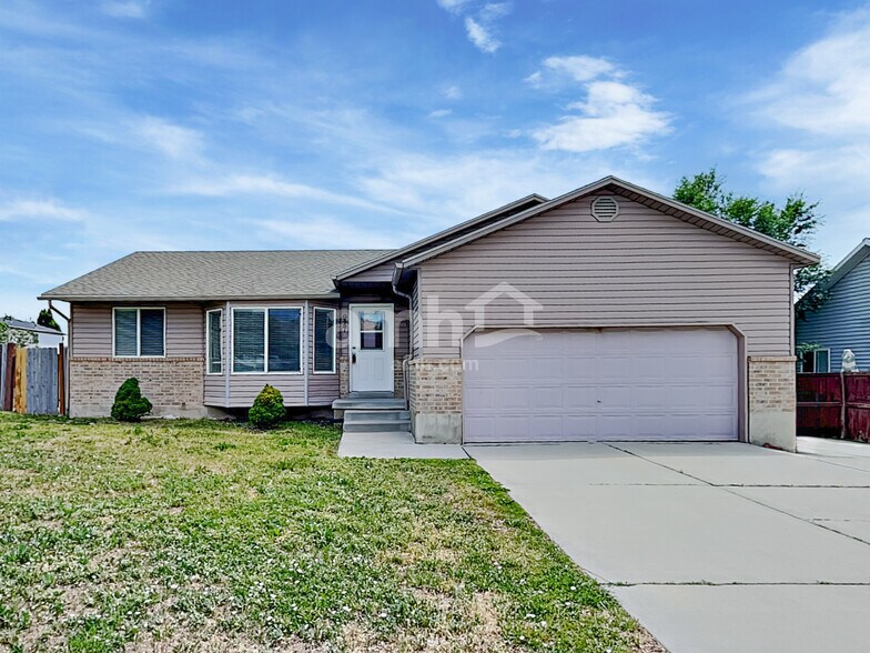 Primary Photo - 927 W 2400 N St