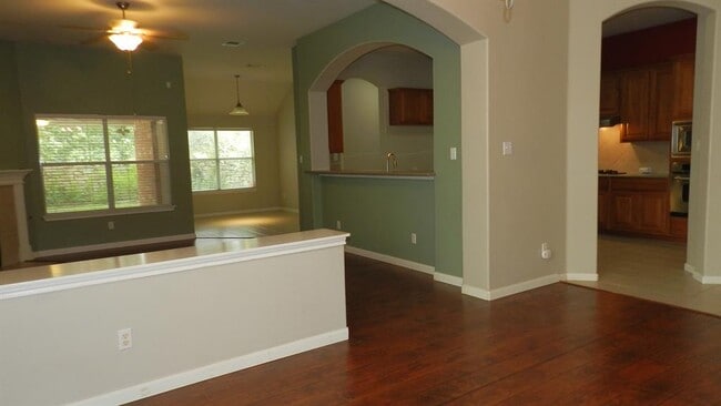 Building Photo - 613 Hickory Run Dr