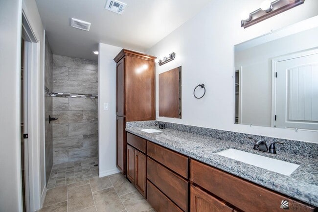 Building Photo - 12527 E 49th Dr