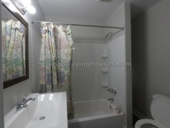 Building Photo - 810 Fairfield Ave