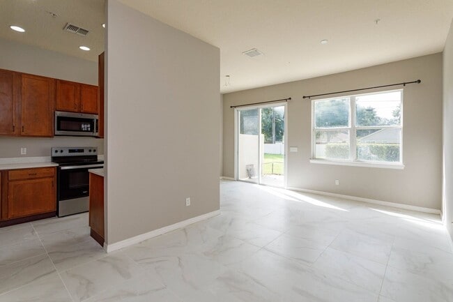 Building Photo - Spacious 4-Bedroom, 2.5-Bathroom Townhome with Modern Finishes and Community Amenities!