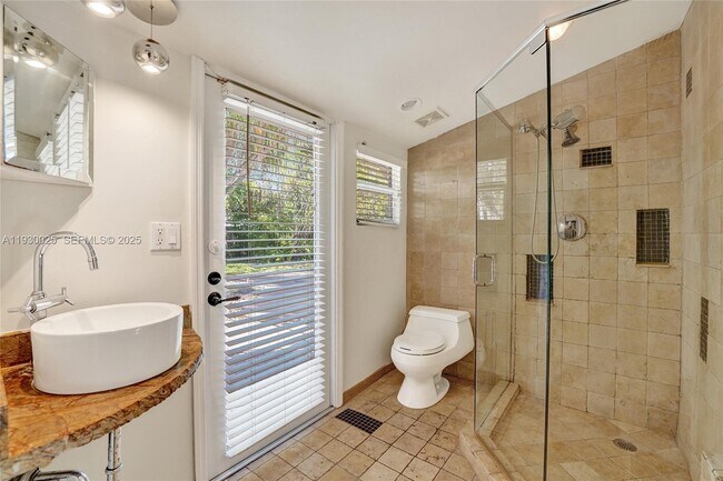 Building Photo - 2611 Roosevelt St