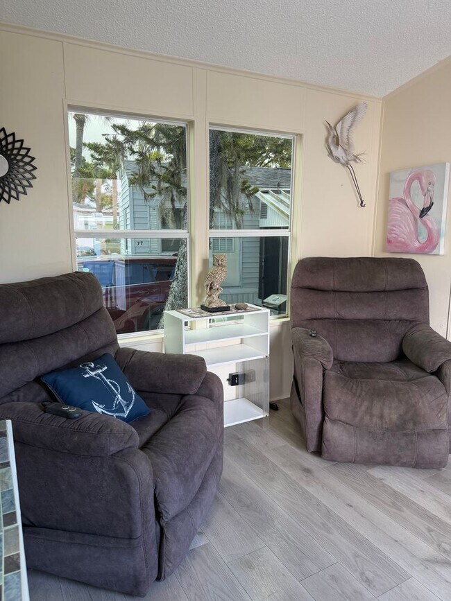 Building Photo - Mobile Home in Sarasota Lakes and Rv