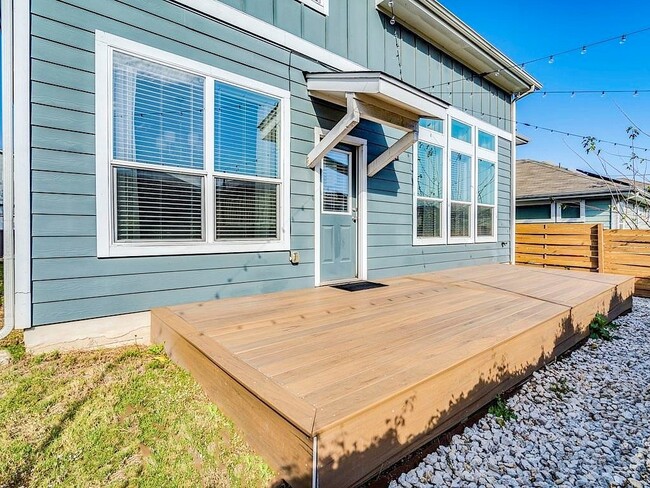 Building Photo - 2215 Capulet St
