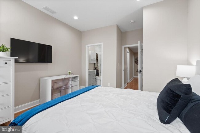 Building Photo - 2235 E Chase St